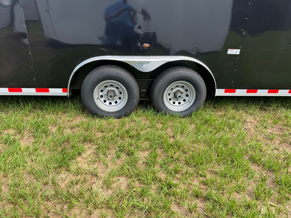 8.5X28TA ENCOLED TRAILER / CAR HAULER 84'' 0215l